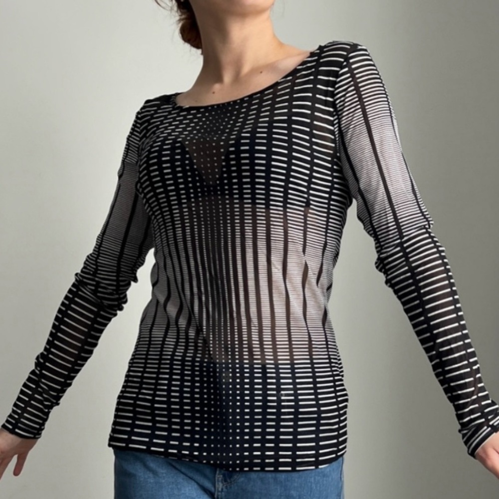 🖤Vintage // Geometric Mesh Top🖤